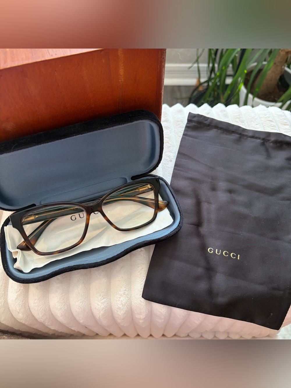 Gucci women’s eyeglass frames **must remove lenses** brown and gold with case